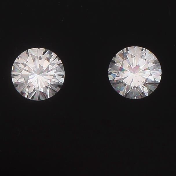 OINFATTADE DIAMANTER, 2 st, tot 0.56 ct.