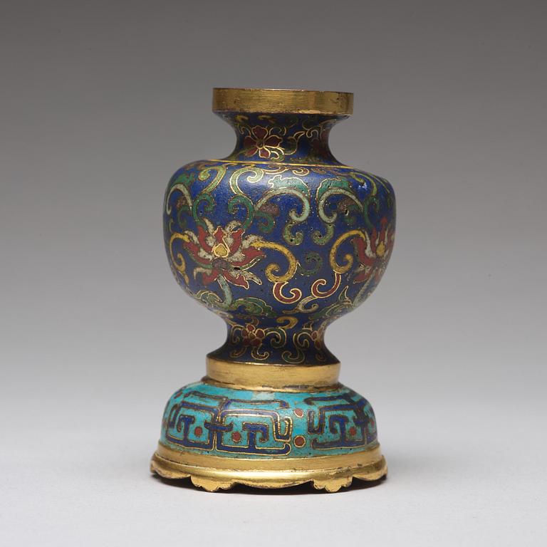 A cloisonné vase, Qingdynasty, 18th Century.