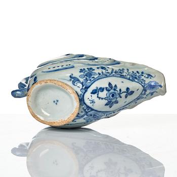 A Dutch faience saucer, 18th century.
