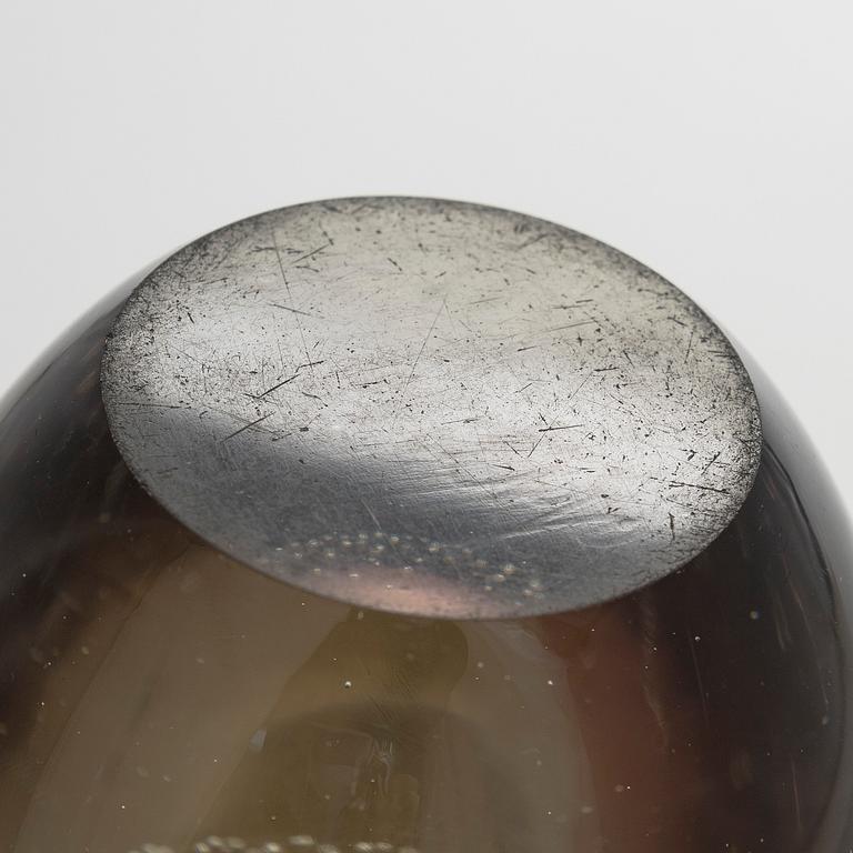 Gunnel Nyman, A glass vase model 'GN 25', signed G. Nyman Nuutajärvi Notsjö.