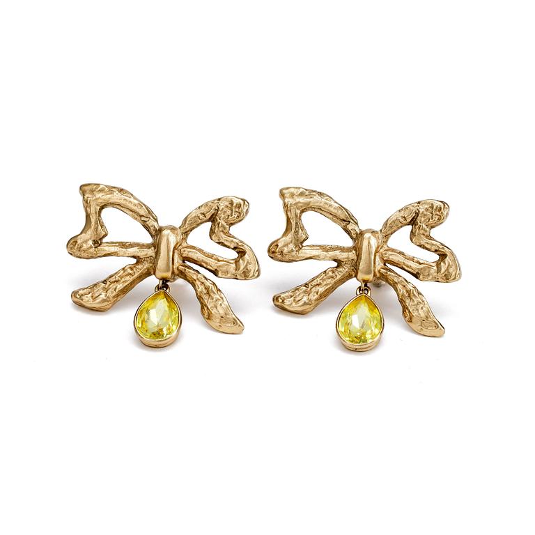 YVES SAINT LAURENT, a pair of earclips.
