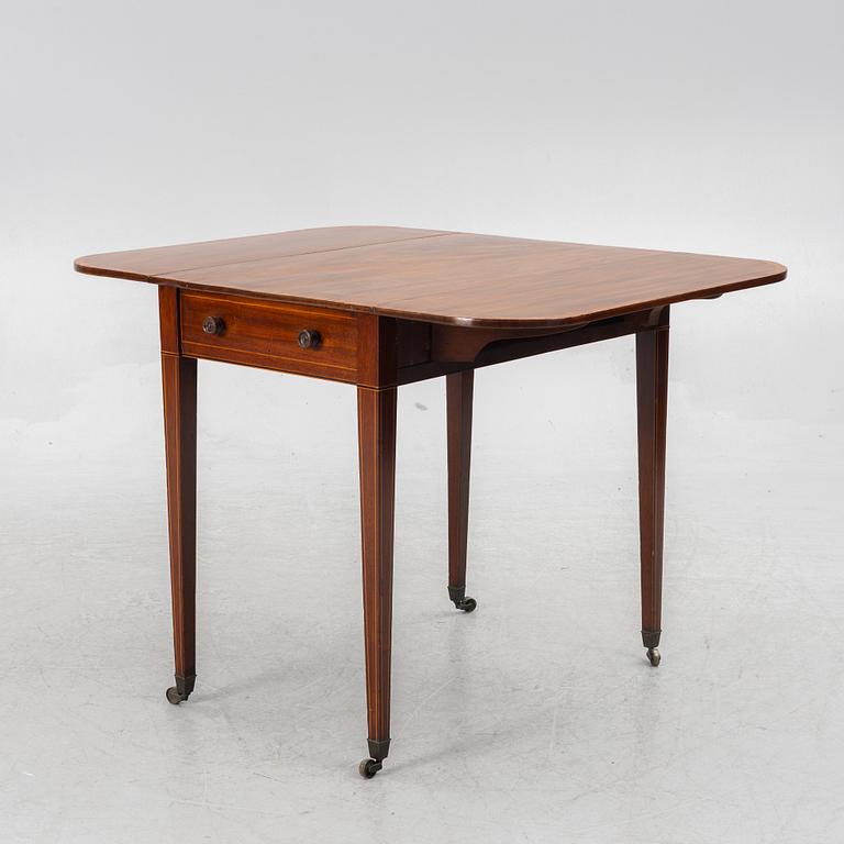 Pembroke table, England, 19th century.