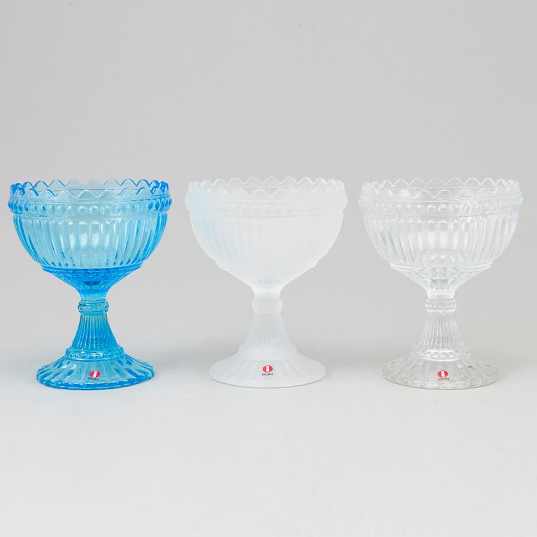 SKÅLAR på fot, 13 stycken, glas. Marimekko för Iittala.