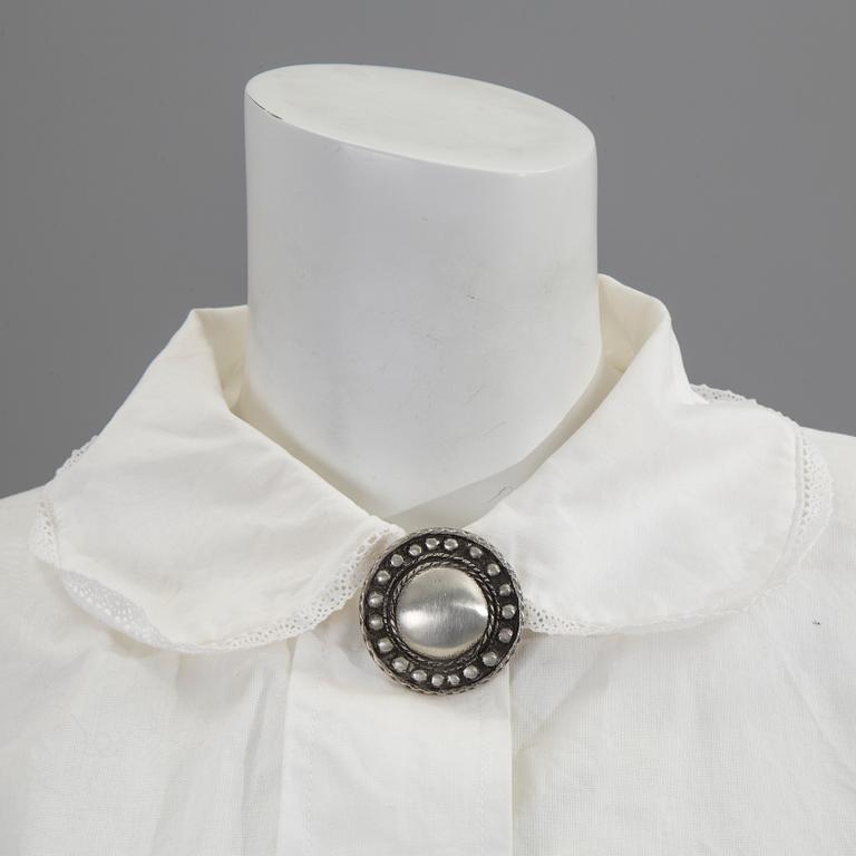 A Swedish folk costume from the second half of the 20th century.