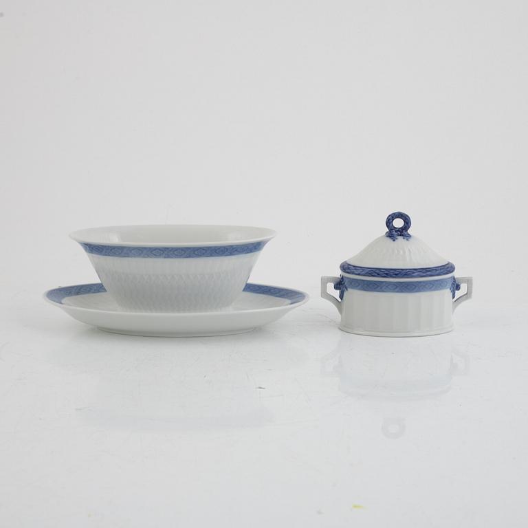 Arnold Krog, dinner service, 67 pieces, porcelain, "Blå vifte", Royal Copenhagen, Denmark.