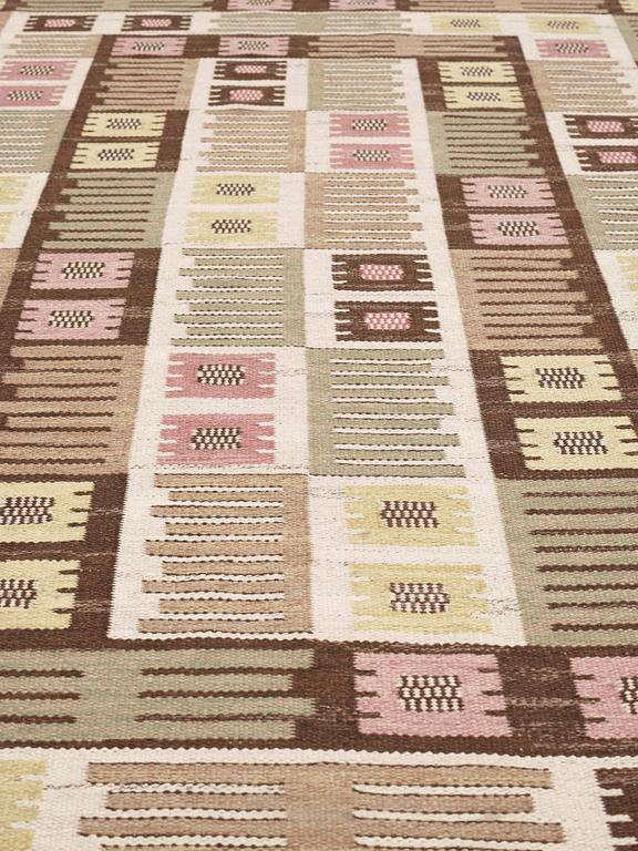 CARPET. "Nyponblomman". Flat weave. 299 x 200 cm. Signed AB MMF.