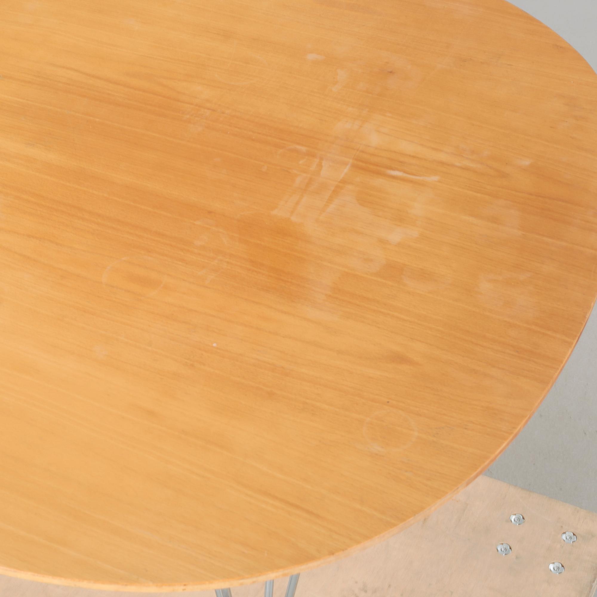 PIET HEIN & BRUNO MATHSSON, bord, "Supercirkel", Mathsson International på licens för Fritz Hansen.