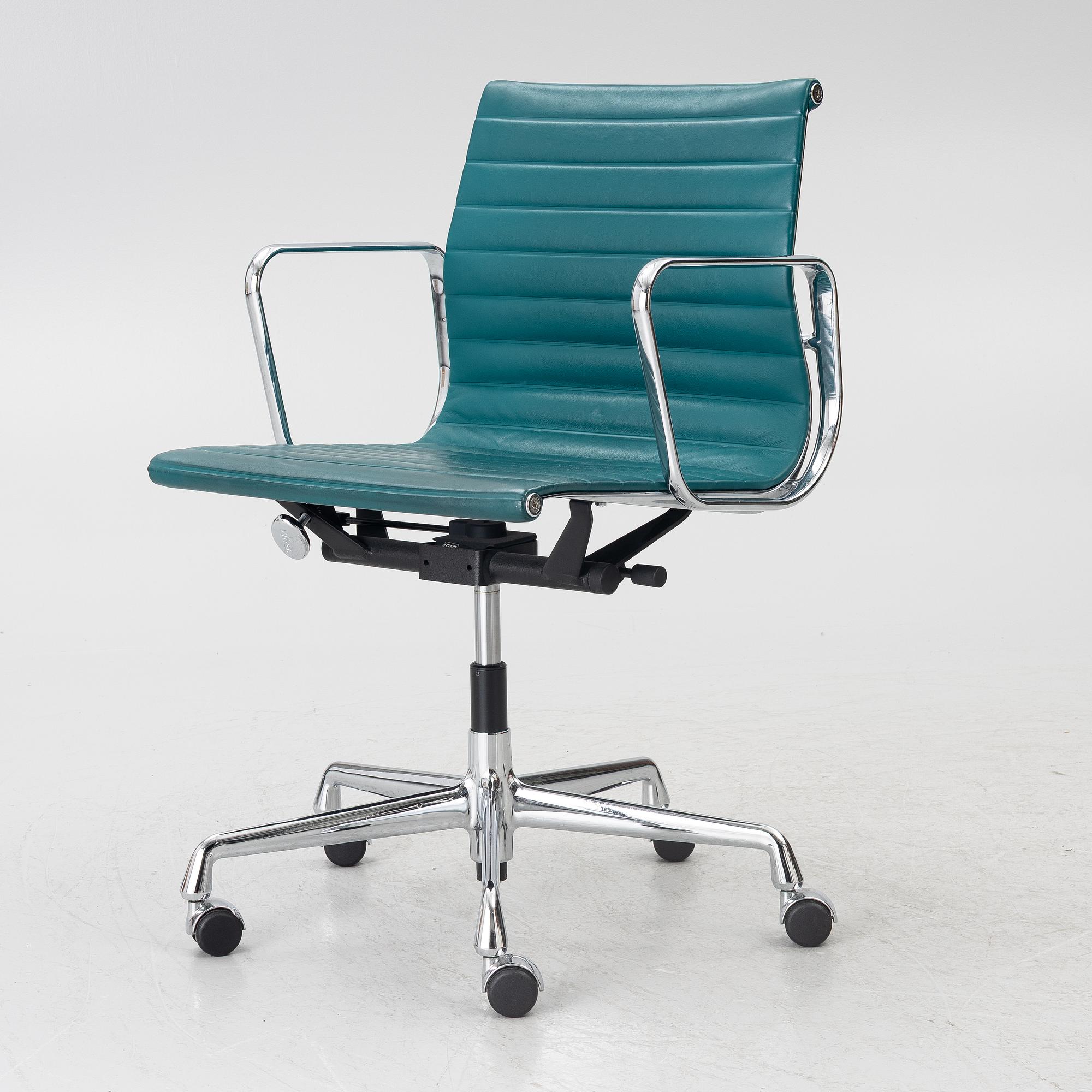 Charles & Ray Eames, Desk chair, model EA 117, Vitra.
