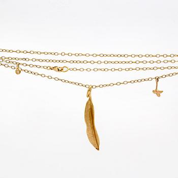 Charlotte Lynggaard, an 18 carat gold pendant weight 8,9 cm.