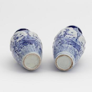 A pair of Japanese blue and whte vases, around 1900.