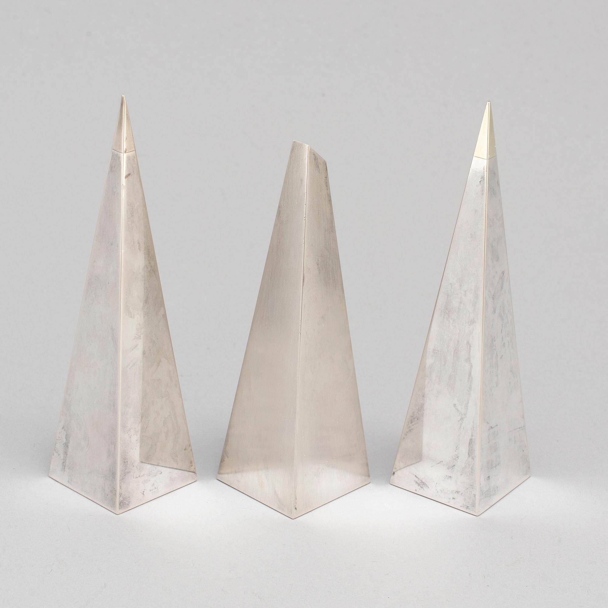 WOLFGANG GESSL, salt- och pepparkar samt vas/objekt, silver, Stockholm, 2000.