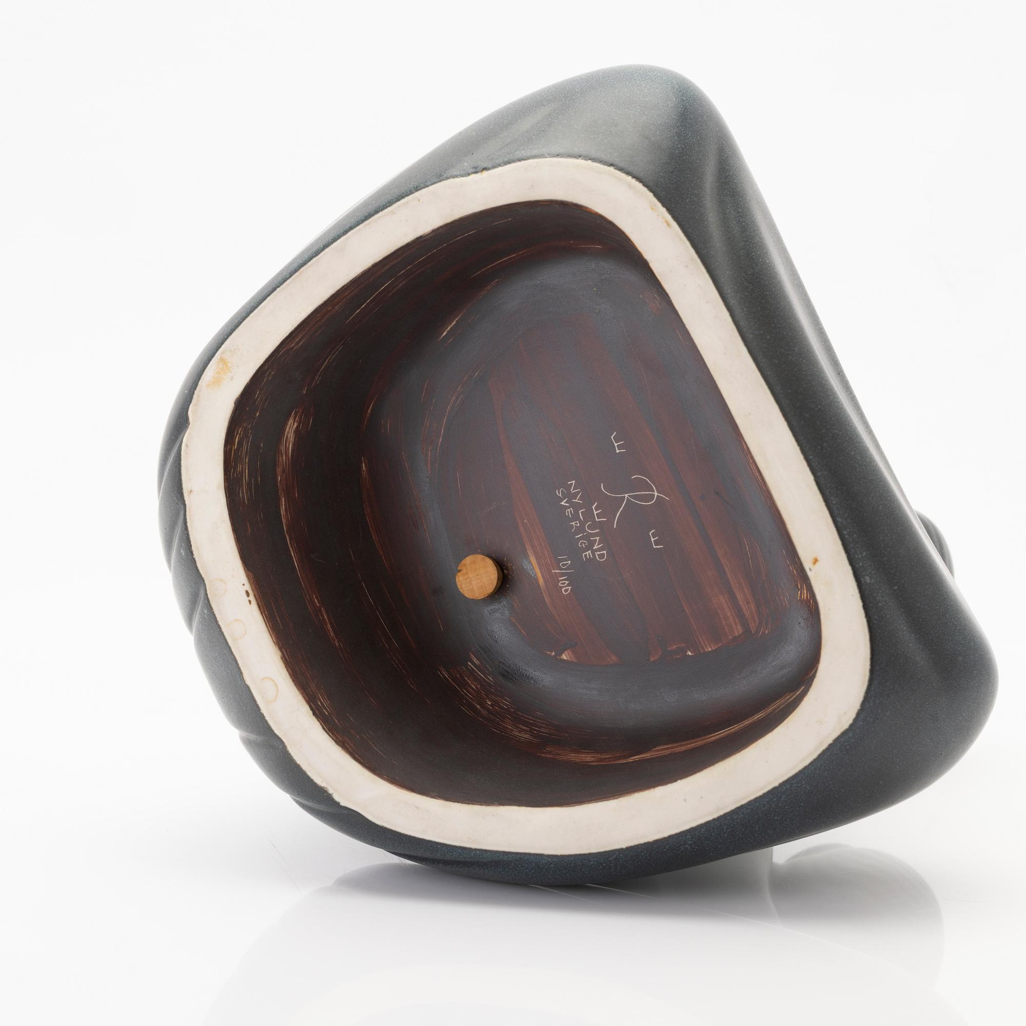 Gunnar Nylund, Sculpture, <i>Seated Mother and Child</i>, ceramic, Rörstrand.