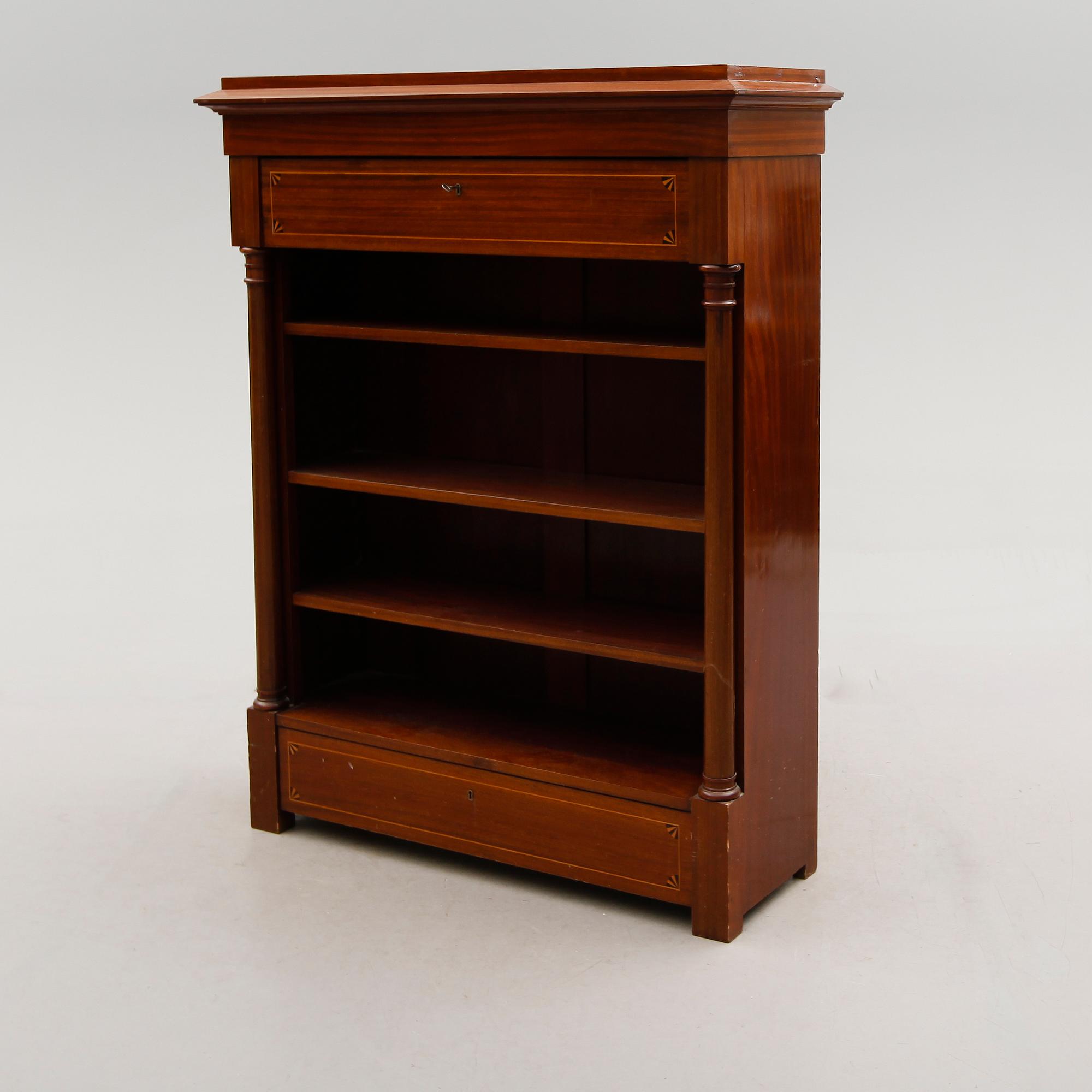 BOKHYLLA, Karl Johansstil, 1900-talets första hälft.