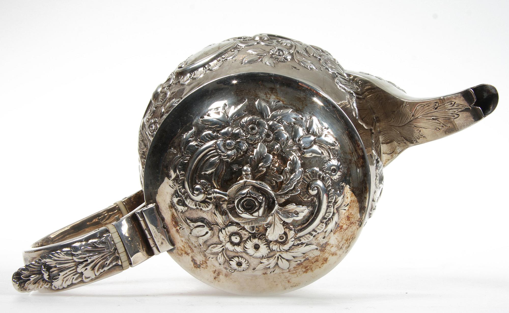 TESERVIS, 3 delar, silver, nyrokoko, Jonathan Hayne, London, England, 1825. Vikt ca 1388 gr.