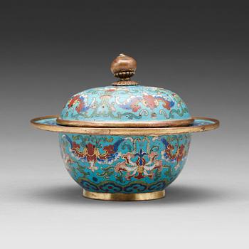 560. A cloisonné box with cover, Qing dynasty, 19th century.