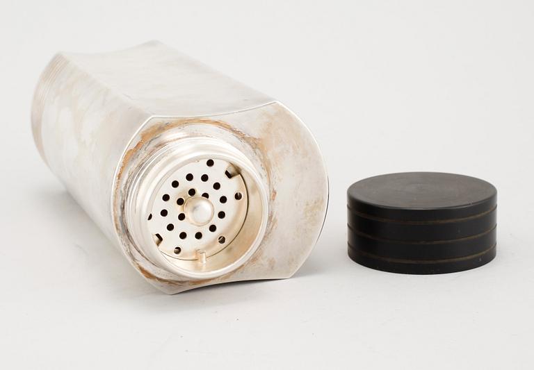 SHAKER, nysilver, Folke Ahrström, Guldsmedsaktiebolaget GAB, Stockholm, 1900-talets första hälft.