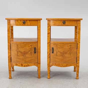 A pair of nightstands, ecarly 20th century.
