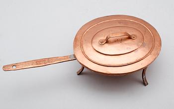 ALADÅBFORM med lock, koppar, daterad 1830.