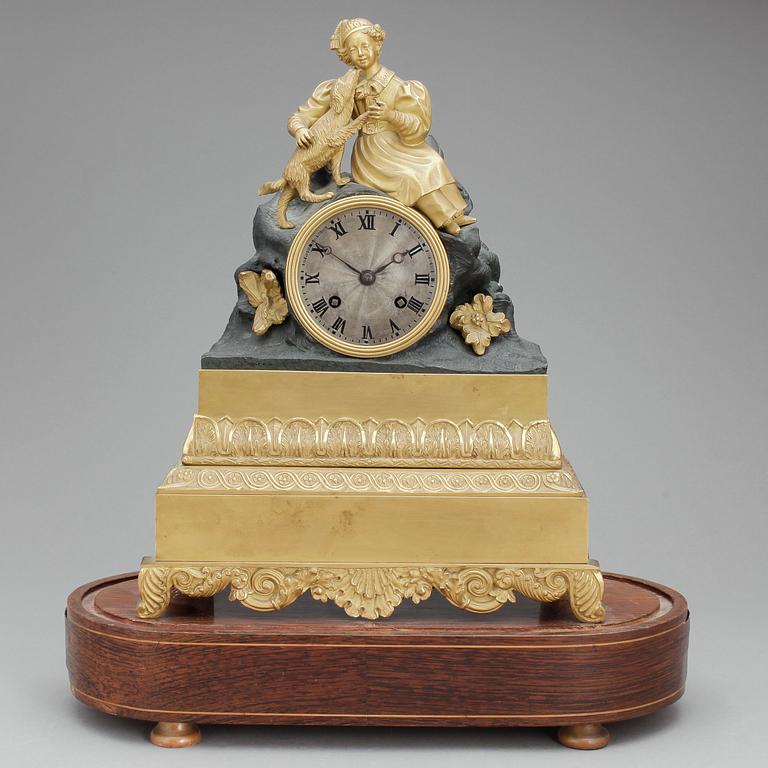 BORDSPENDYL, senempire, 1800-talets första hälft.