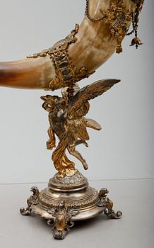 DRYCKESHORN, större modell, horn, nysilver och förgylld metall, 1800-/1900-tal.