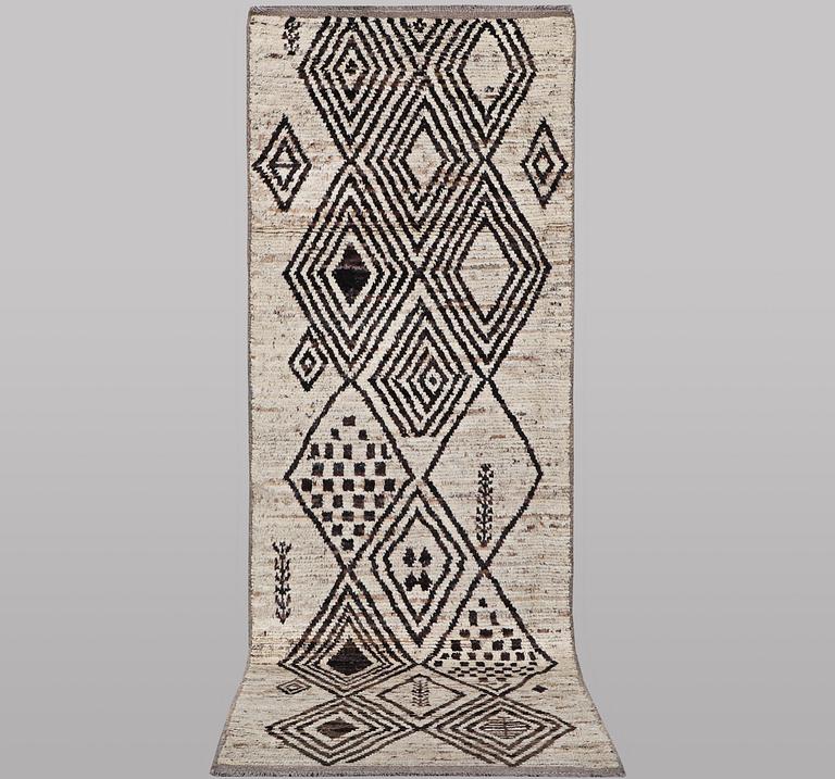 A runner carpet, Morocco, Berber, ca 292 x 93 cm.