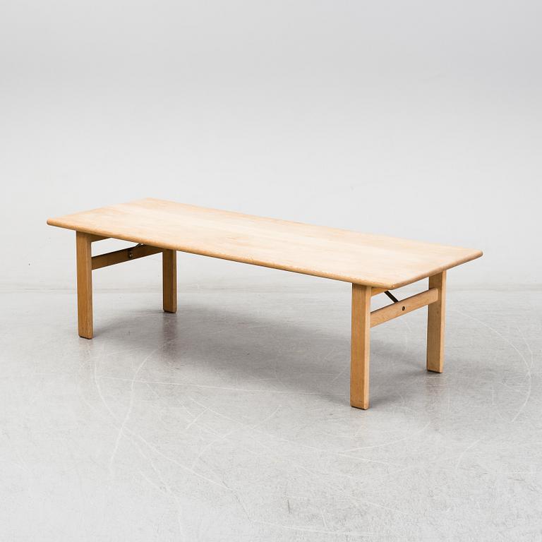 Børge Mogensen, an oak model 262 coffee table for Fredericia Stolefabrik.