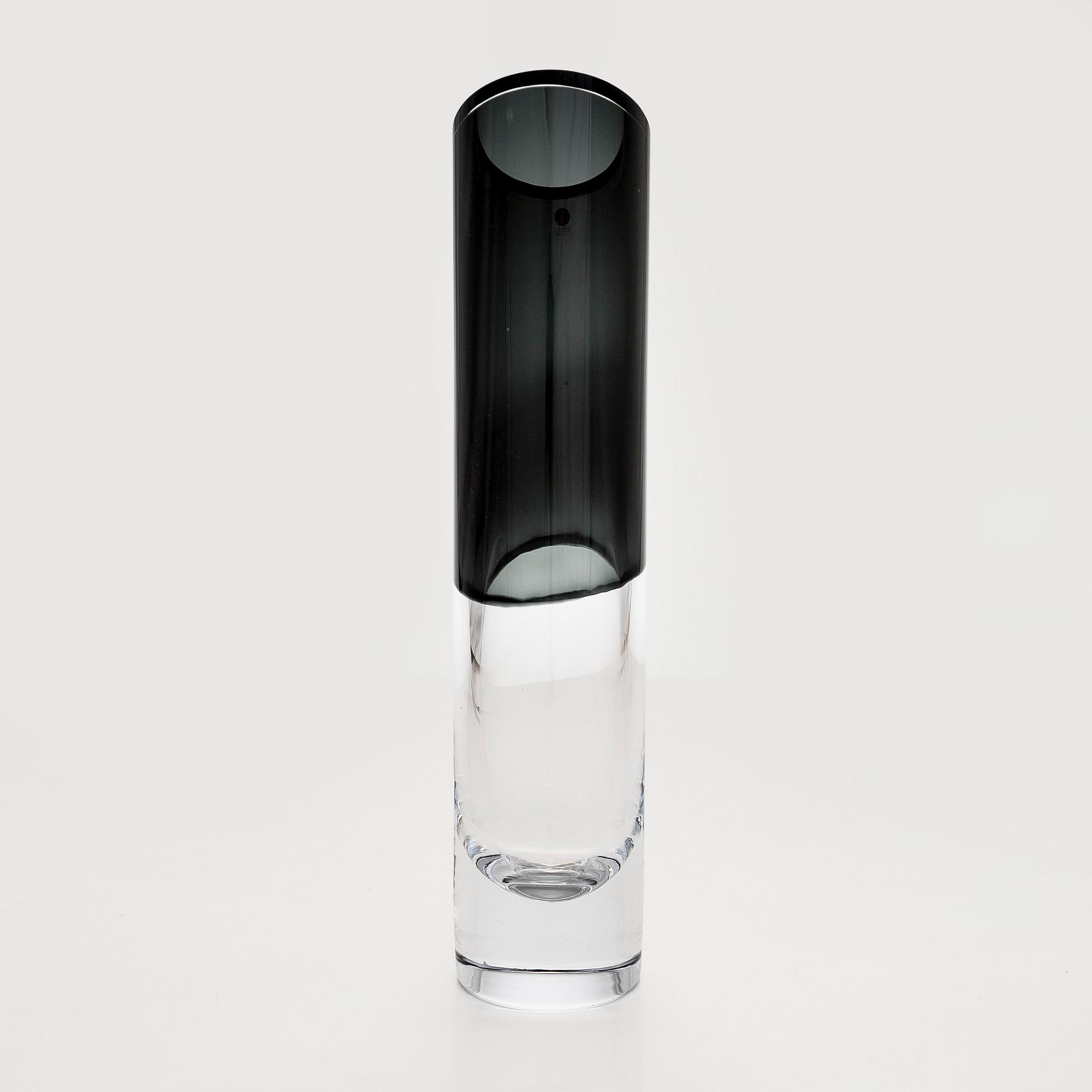 Kerttu Nurminen, a 'Lago' vase, signed Kerttu Nurminen Nuutajärvi.