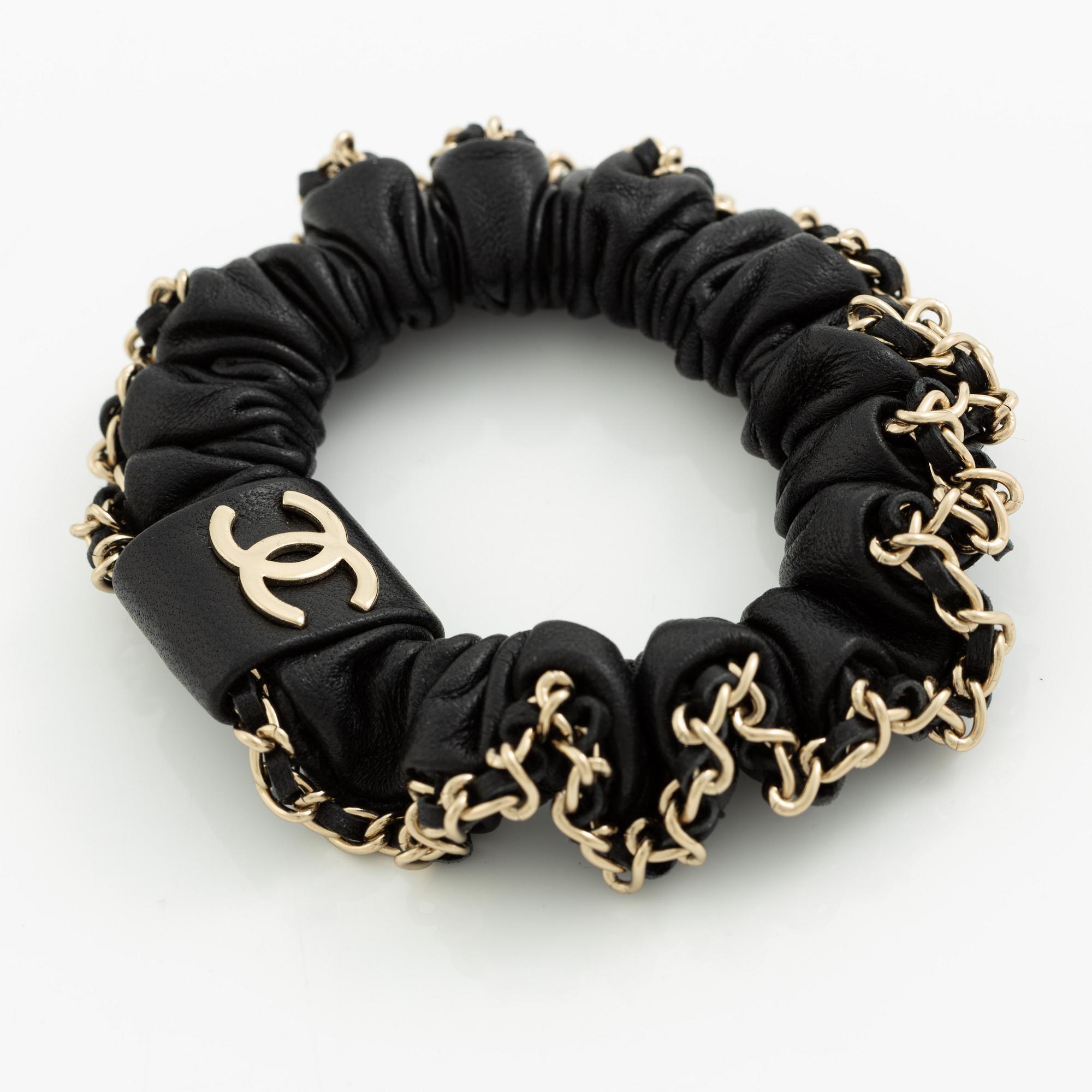 Chanel, Leather and chain CC Scrunchie, 2022.