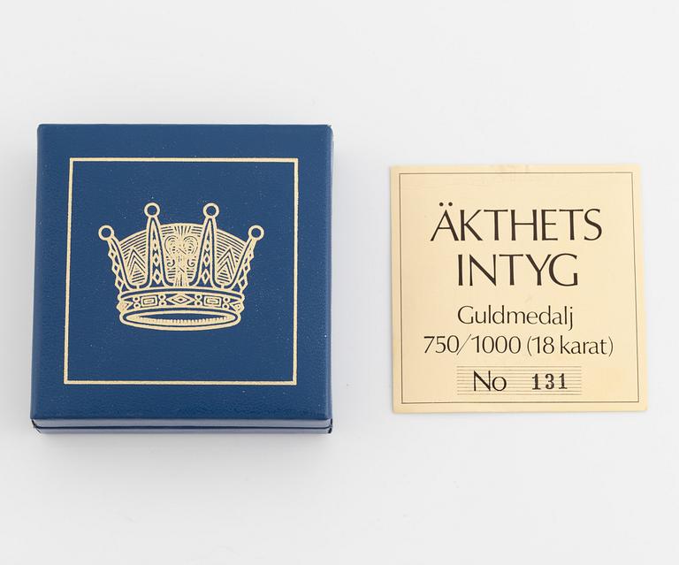 A Swedish 18K gold medal, over H.K.H. King Carl XVI Gustaf as crown prince.