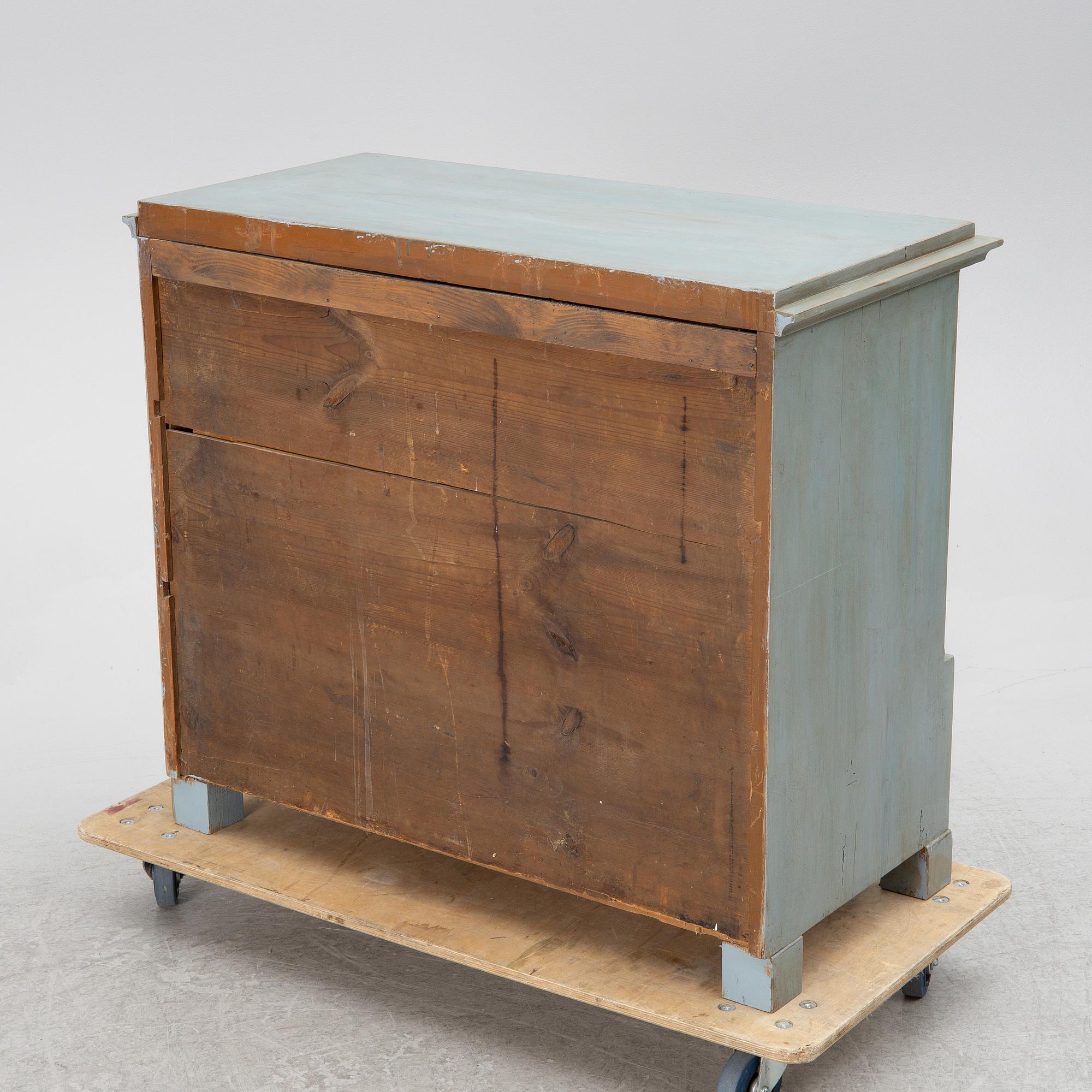 A chest of drawers, late 19th century.