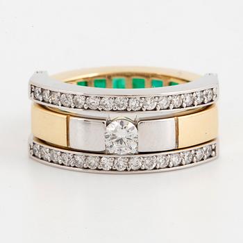 RING, med briljantslipade diamanter 0.34 + 0.19 ct och smaragd 1.06 ct enl uppgift, i etui.