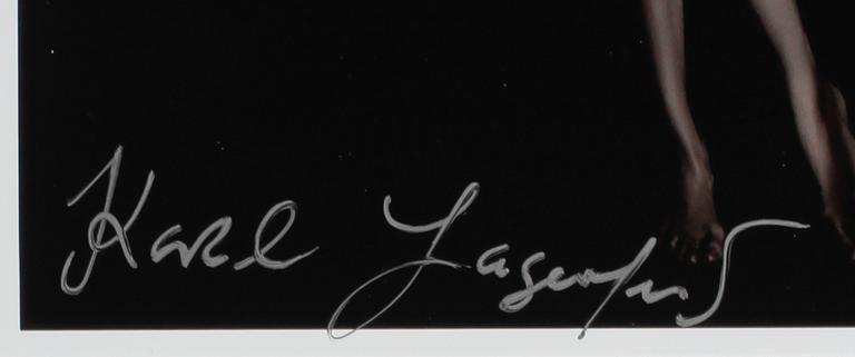 AUTOGRAFBILD, signerad Karl Lagerfeld, 2000-tal.
