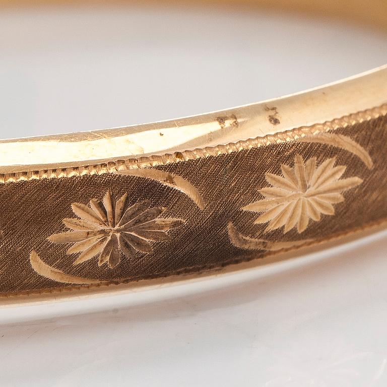 A 14K gold bangle, Helsinki 1962.