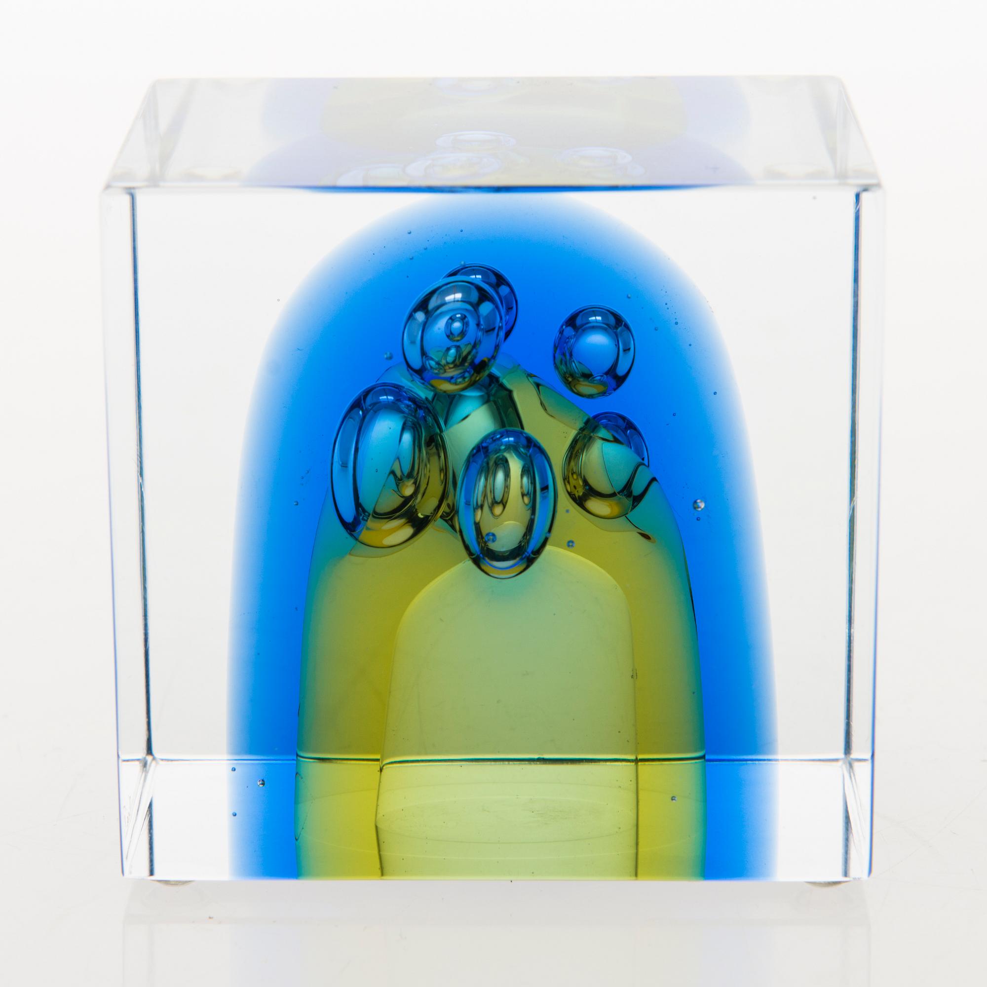 OIVA TOIKKA,  An annual glass cube, signed Oiva Toikka Nuutajärvi 2007 and numbered 346/2000.