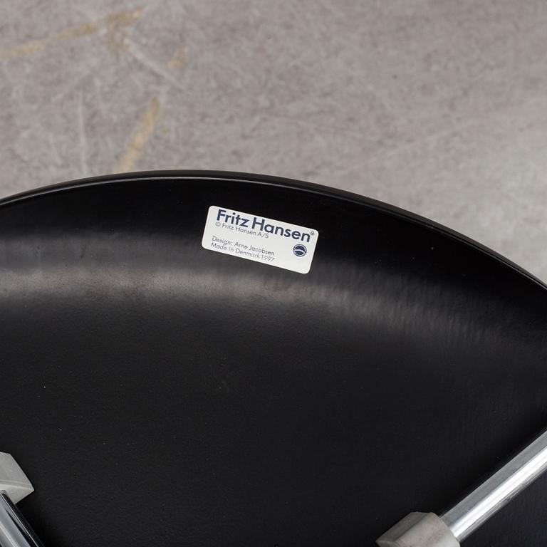 ARNE JACOBSEN, stolar, 6 st, "Sjuan", Fritz Hansen, 1984.