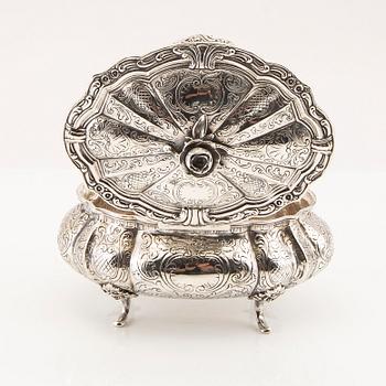 A Swedish silver suger box mark of JL HUltman Stockholm 1951, weight 443 gram.