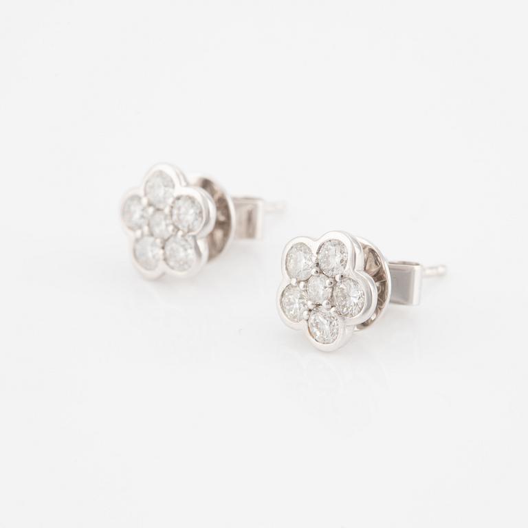 Earrings 18K white gold with brilliant-cut diamonds.