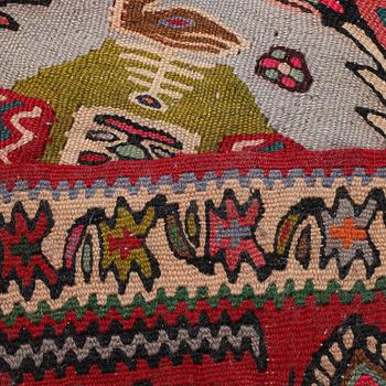 A carpet, an old kilim, probably Senneh, ca 292,5 x 193-202 cm.