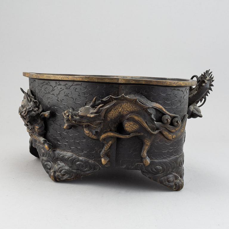 A large bronze flower pot, China, circa 1900.