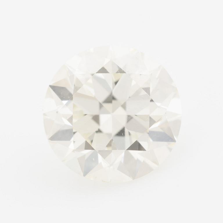 A round brilliant-cut diamond.