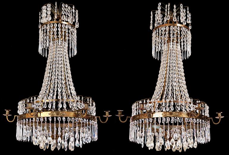 Ljuskronor, ett par, för sju ljus, från omkring år 1800, Sengustavianska.