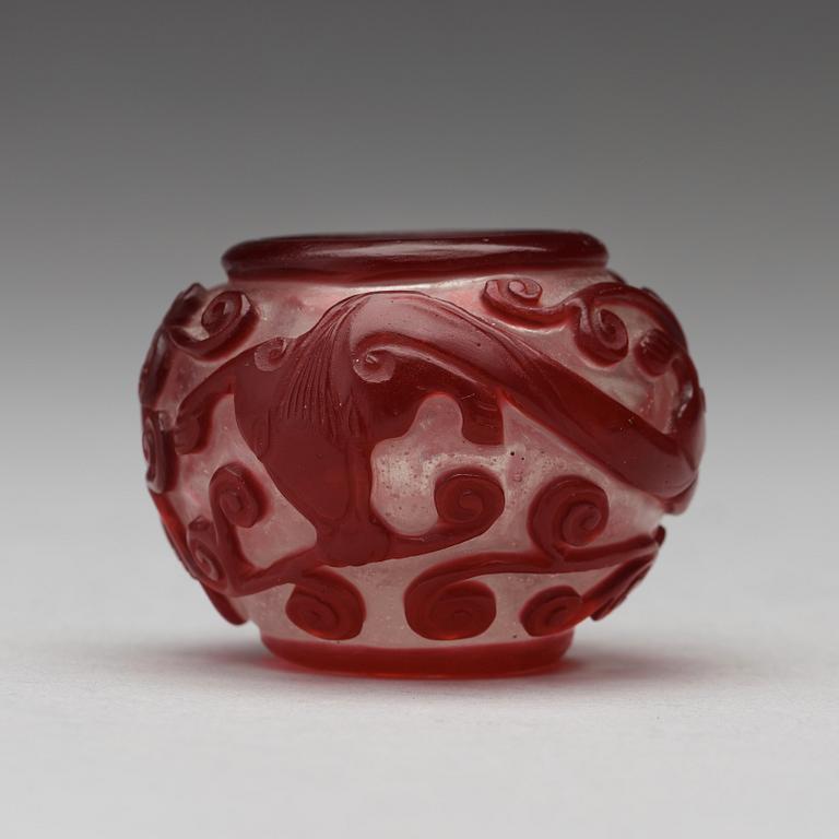 A peking glass brush-water pot, circa 1900.