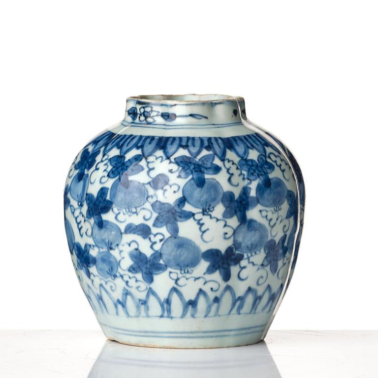 A blue and white jar, Ming dynasty, Wanli (1572-1620).