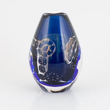 Edvin Öhrström, an ariel vase, 'Flickan och duvan', Orrefors 1988.