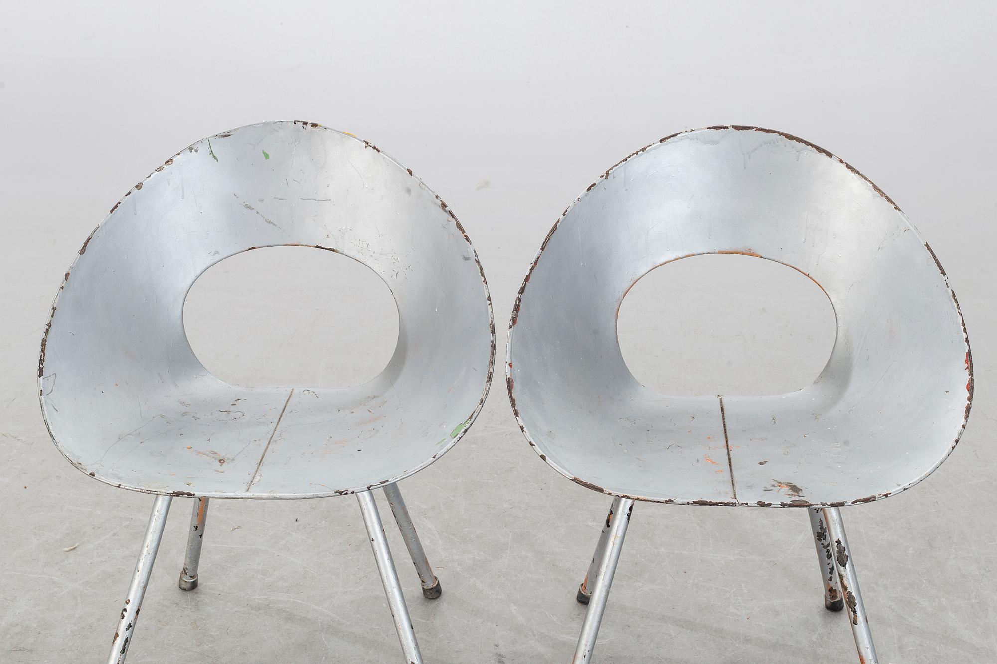 A PAIR OF CHAIRS, second half of the 20th century.