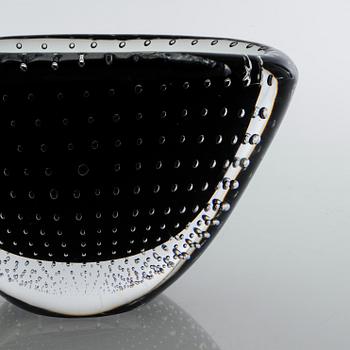 VICKE LINDSTRAND, vas, glas, Kosta, signerad.