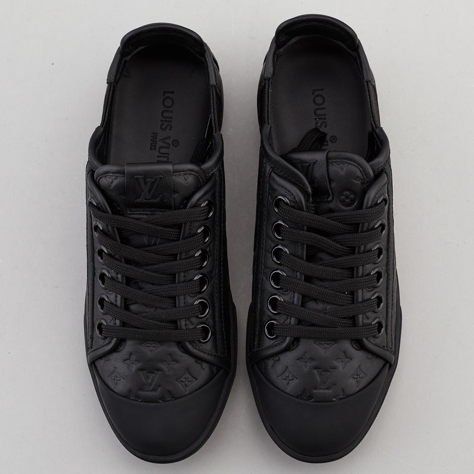 LOUIS VUITTON, a pair of sneakers, size 35,5.