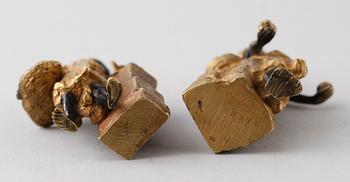 FIGURER, 2 st, wienerbronser, omkring år 1900.