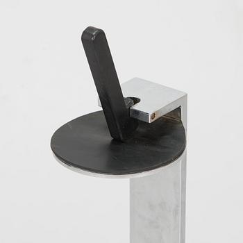 Jouni Leino, Tarjotinpöydän jalusta ,"Grip" Jouni Leino Design Studio 2009.