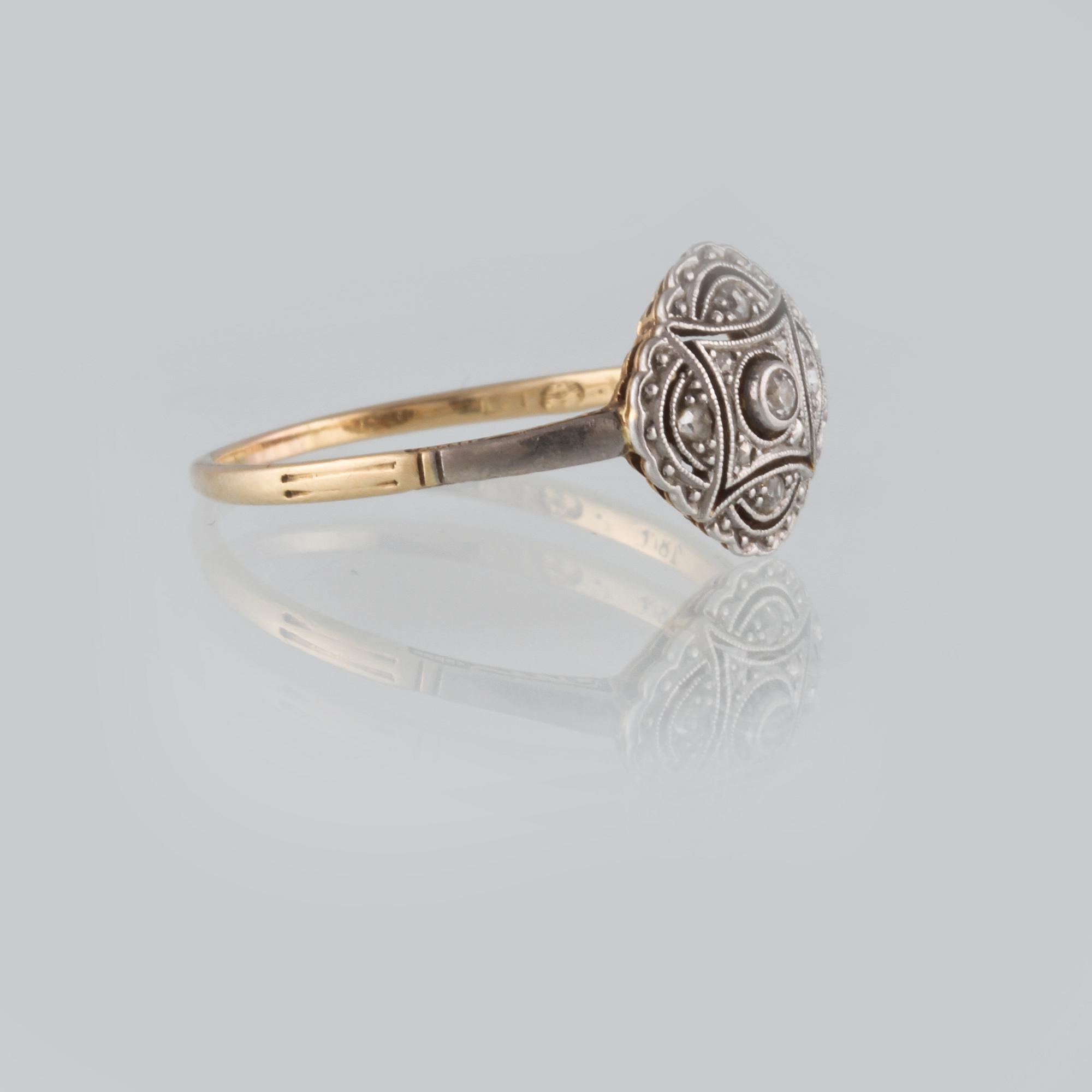 RING, 18K guld med en äldre briljantslipad och 4 rosenslipade diamanter, importstämplad. Vikt 2,0 gram.